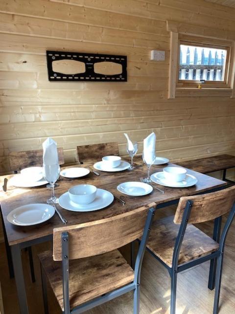 The Wooden Lodge No 1 At The Baltic Cains Brewery Liverpool Bagian luar foto